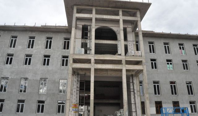 Tokat Valiliği Hizmet Binası’nda açılış tarihinin adı kondu