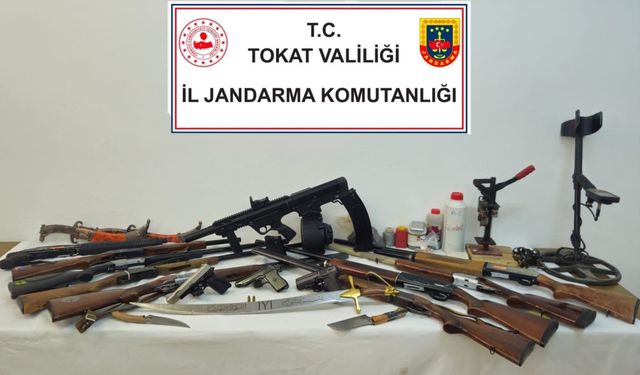 Tokat’ta Tarihi Eser ve Silah Kaçakçılığı Operasyonu! 11 Ruhsatsız Av Tüfeği Ele Geçirildi