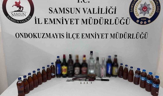 Alkollü sürücünün aracından sahte içki çıktı