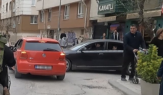 Ara sokaktaki kaza anı anbean kamerada