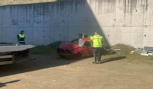 Düzce'de virajı alamayan otomobil bahçeye uçtu: 1 yaralı