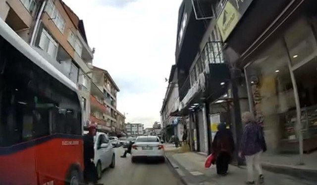 Düzce'de yayaya çarpan sürücü direksiyonu başkasına devretti