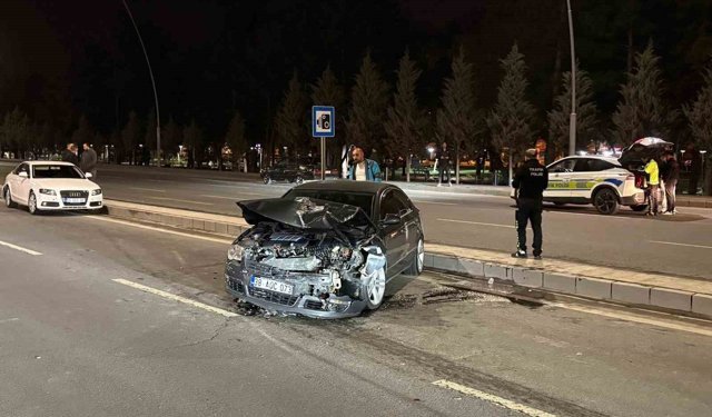 Kayseri'de iki otomobil çarpıştı: 1 yaralı