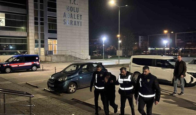 Kendini savcı olarak tanıtıp yaşlı kadının altınlarını alan 2 şüpheli yakalandı