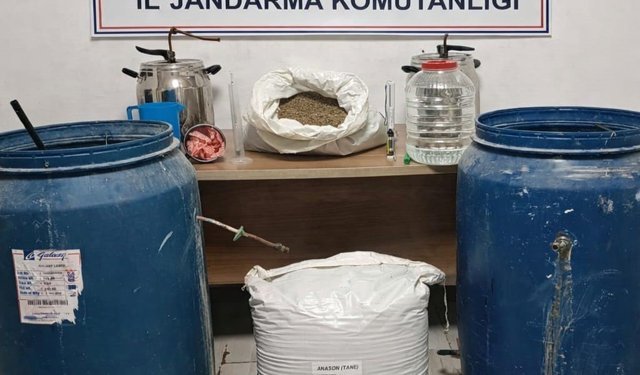 Kırşehir'de kaçak alkol üretimi yapan kişiye operasyon