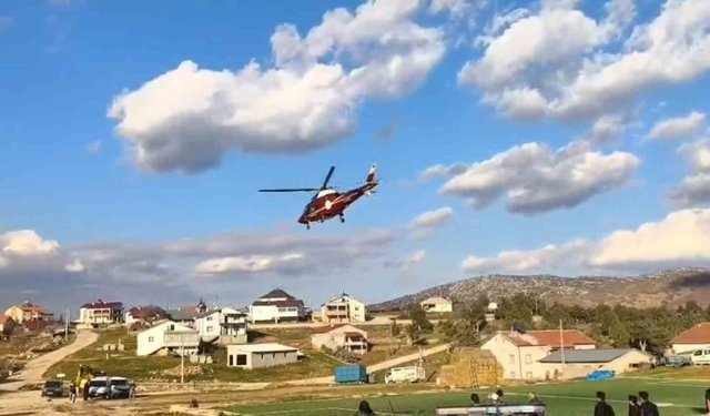 Konya'da tarım aracı kazasında yaralanan vatandaşa hava ambulansı