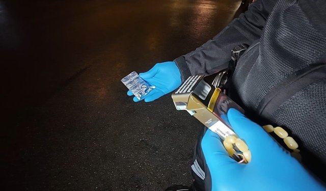 Polis arama yaptığı otomobilde sentetik hap ele geçirdi