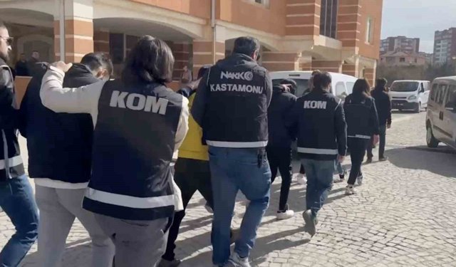 Ticari taksiyle uyuşturucu ticareti yapan sanıkların yargılanmasına devam edildi