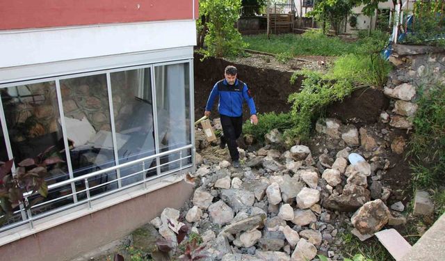 Amasya'da duvar yıkıldı, gürültüyü duyanlar deprem sandı