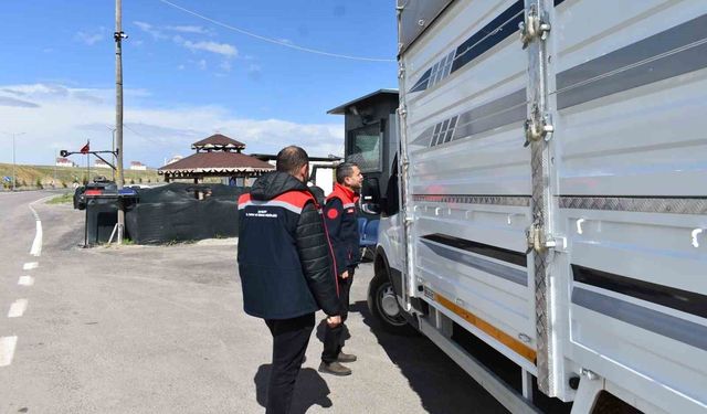 Bayburt'ta bayram öncesi hayvan sevkiyatlarına sıkı denetim