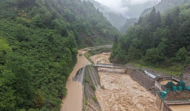 Giresun'da sağanak nedeniyle yol ulaşıma kapatıldı