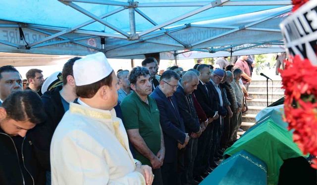 Giresun'daki kazada hayatlarını kaybeden Yıldız ailesi Trabzon'da son yolculuklarına uğurlandı