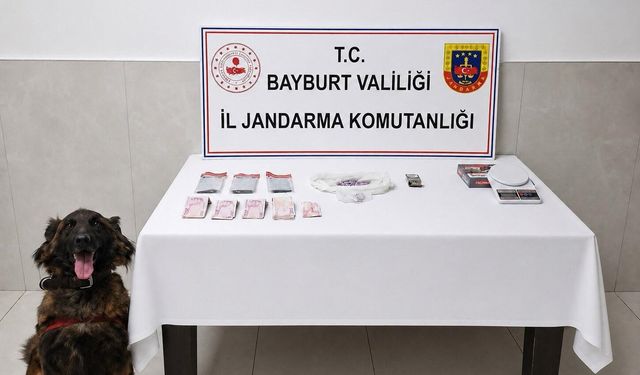 İstanbul'dan Bayburt'a uyuşturucu getiren 3 şüpheli yakalandı