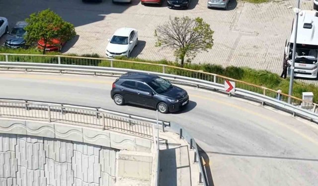 Kaçtı, park etti, polisi karşısında buldu: Dron her anını kaydetti