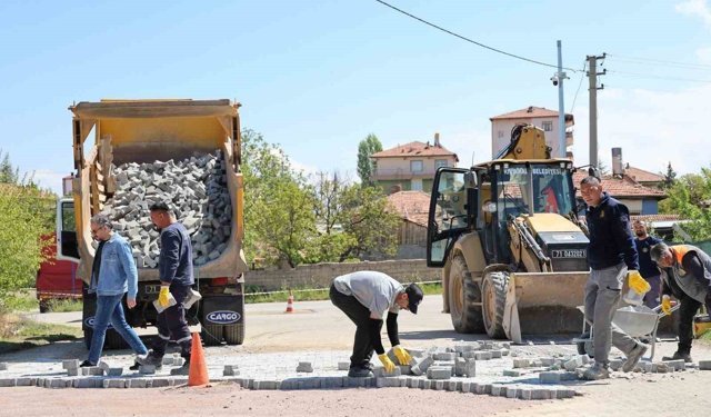 Kırıkkale'de kilit parke ve asfalt çalışmaları sürüyor