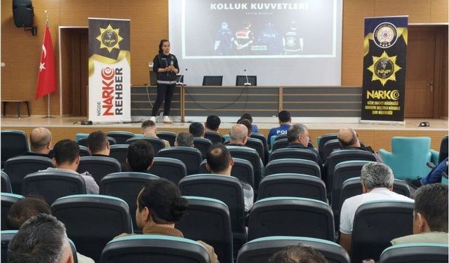 Niğde'de polisten narkotikle mücadelede bilgilendirme çalışmaları