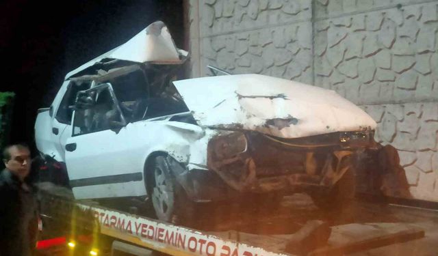 Otomobil 50 metreden şarampole uçtu: 2 kişi araçtan atlayarak kurtuldu