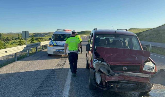 Yozgat'ta iki otomobil çarpıştı 8 kişi yaralandı