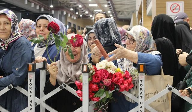 Kutsal Topraklardan Memlekete! Tokatlı Hacılar Dualarla Karşılandı