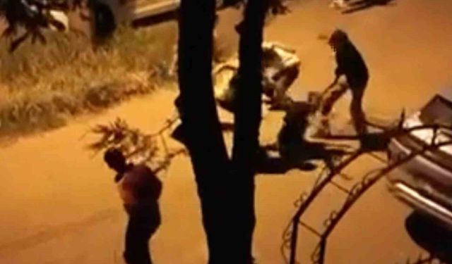 Aksaray'da iki grup arasındaki bıçaklı kavga kamerada