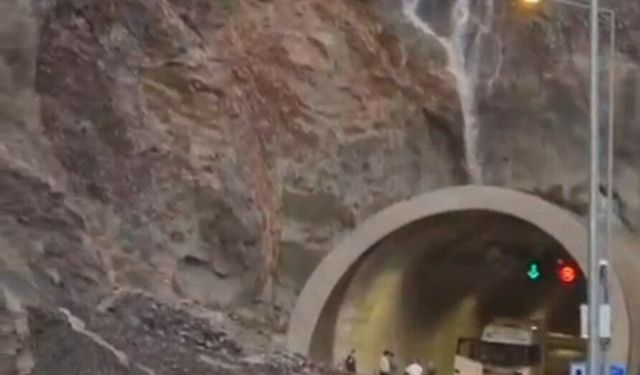 Artvin-Erzurum karayolu, sel ve heyelan nedeniyle ulaşıma kapandı
