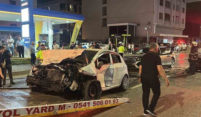Atakum'da kontrolden çıkan otomobil karşı şeride geçti: 5 yaralı