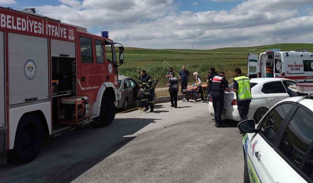Çorum'da iki otomobil çarpıştı: 1 yaralı