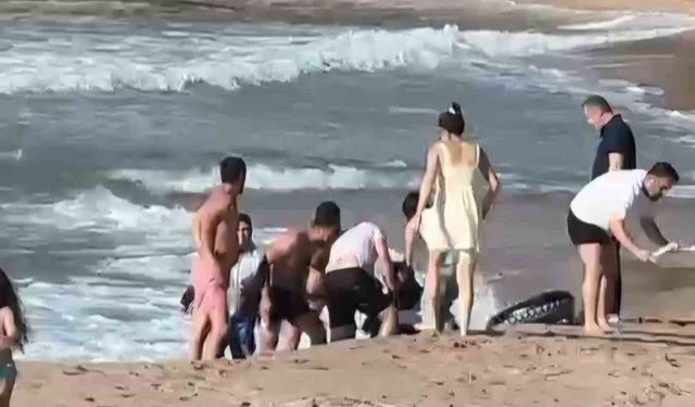 Denizde boğulma tehlikesi geçiren 2 kişi kurtarıldı