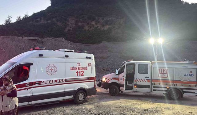 Dere suları yükseldi, mahsur kalan 2 kişi kurtarıldı