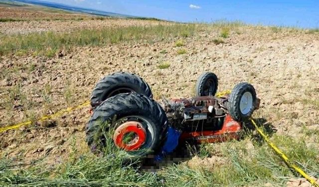 Devrilen traktörün altında kalan sürücü hayatını kaybetti