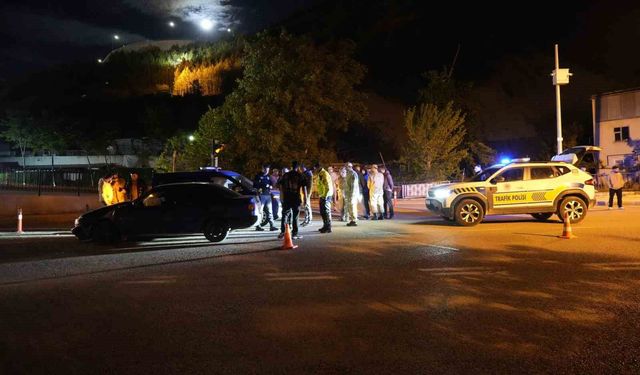 Gümüşhane'de alkollü sürücü jandarma aracına çarptı, ehliyetine el konuldu