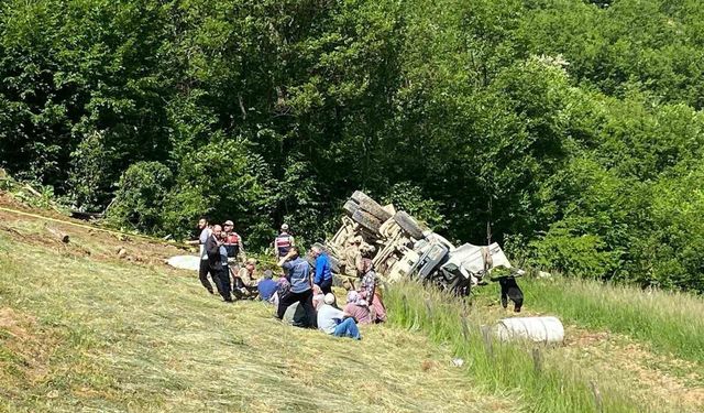Gümüşhane'de beton mikseri 150 metrelik dik yamaçtan yuvarlandı: 2 ölü, 1 yaralı