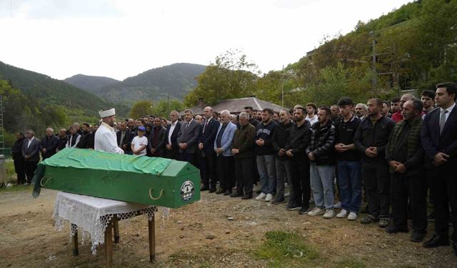 Gümüşhane'de öldürülen genç kadın son yolculuğuna uğurlandı