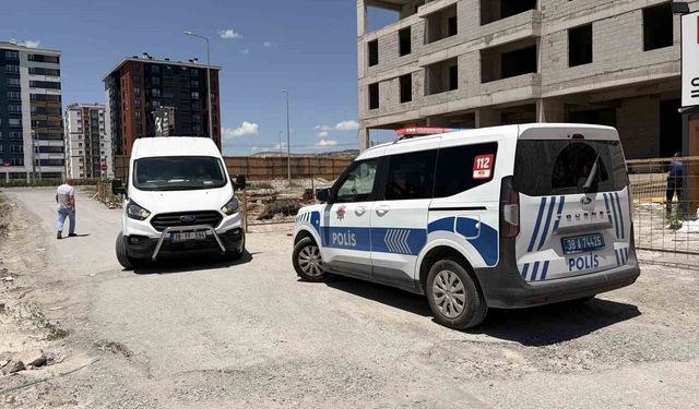 İnşaatın 4. katından düşen işçi ağır yaralandı