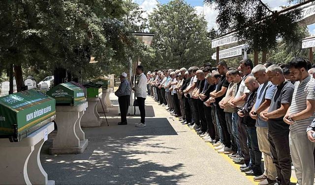 Isparta'daki kazada hayatını kaybeden Keziban Baysal son yolculuğuna uğurlandı