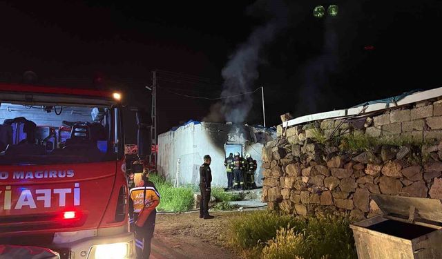 Kayseri'de metruk evde yangın