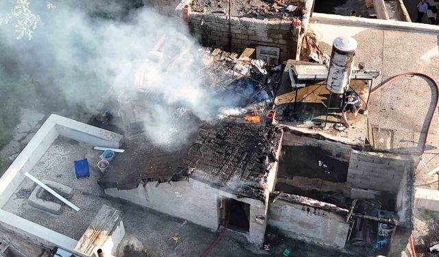 Nevşehir'de çatı yangını korkuttu