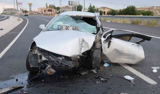 Nevşehir'de otomobil direğe çarptı: 1 çocuk ölü, 3 yaralı