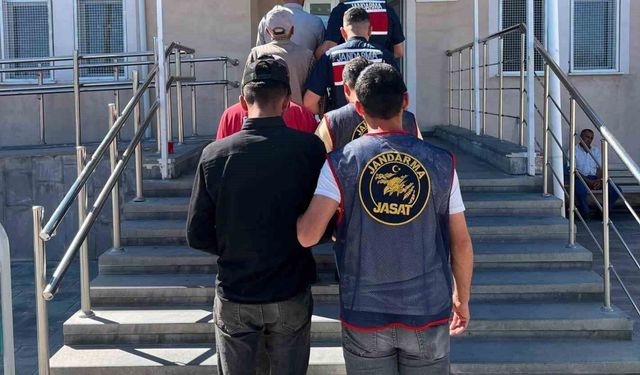Niğde'de 8,5 ton gübreyi römorkla birlikte çalanlar yakalandı