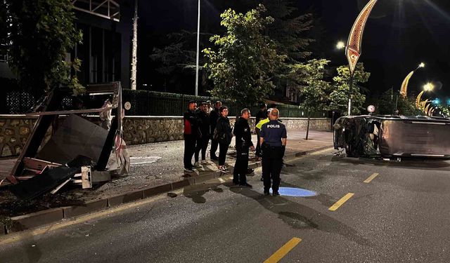 Niğde'de kontrolden çıkan araç devrildi: 2 yaralı
