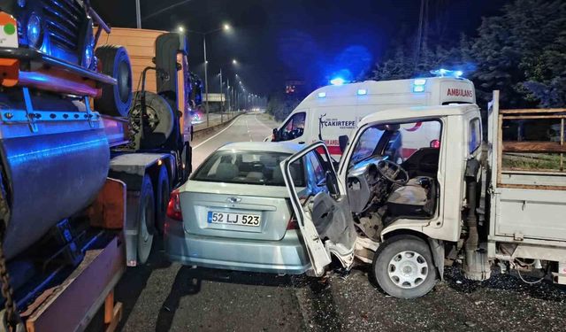 Ordu'da kamyonet ile otomobil çarpıştı: 1 ölü, 1 yaralı
