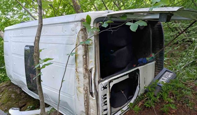 Ordu'da yolcu minibüsü uçuruma yuvarlandı: 9 yaralı