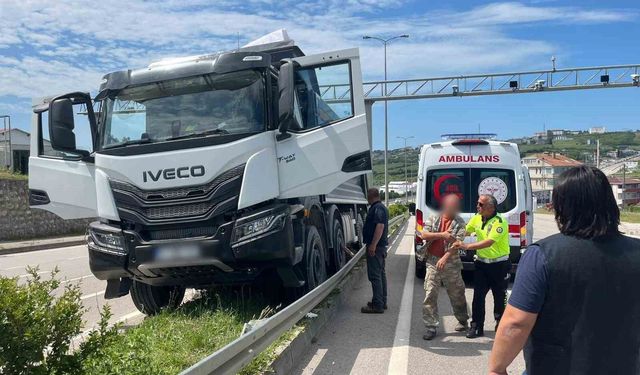 Sinop'ta kamyon sürücüsü direksiyon başında fenalaştı: 1 yaralı