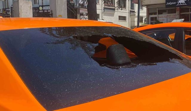 Taksi durağına satırlı ve sopalı saldırı: 3 yaralı