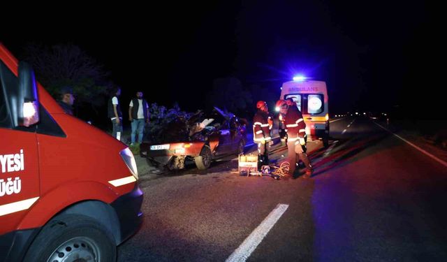 Tırın tamponu otomobile ok gibi saplandı: 1 ölü