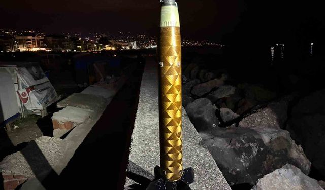 Trabzon'da sahile vuran roket parçası incelemeye alındı