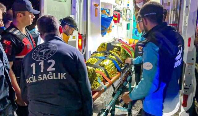 Yamaç paraşütüyle dere yatağına düşen vatandaş 5 saatlik çalışmayla kurtarıldı