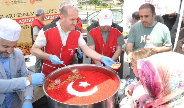 Tokat’ta 20 Bin Kişiye Bereket İkramı! Vakıflar Bölge Müdürlüğü’nden Aşure Geleneği