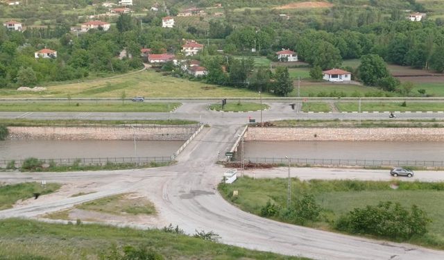 Doğukent’te Kaza Geliyorum Diyor! TOKİ Köprüsü Acil Işıklandırma Bekliyor