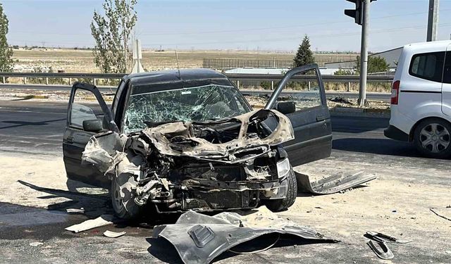 Aksaray'da otomobil vince arkadan çarptı: 3 yaralı